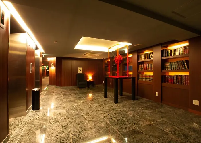 Octa布魯飯店 - 限大人